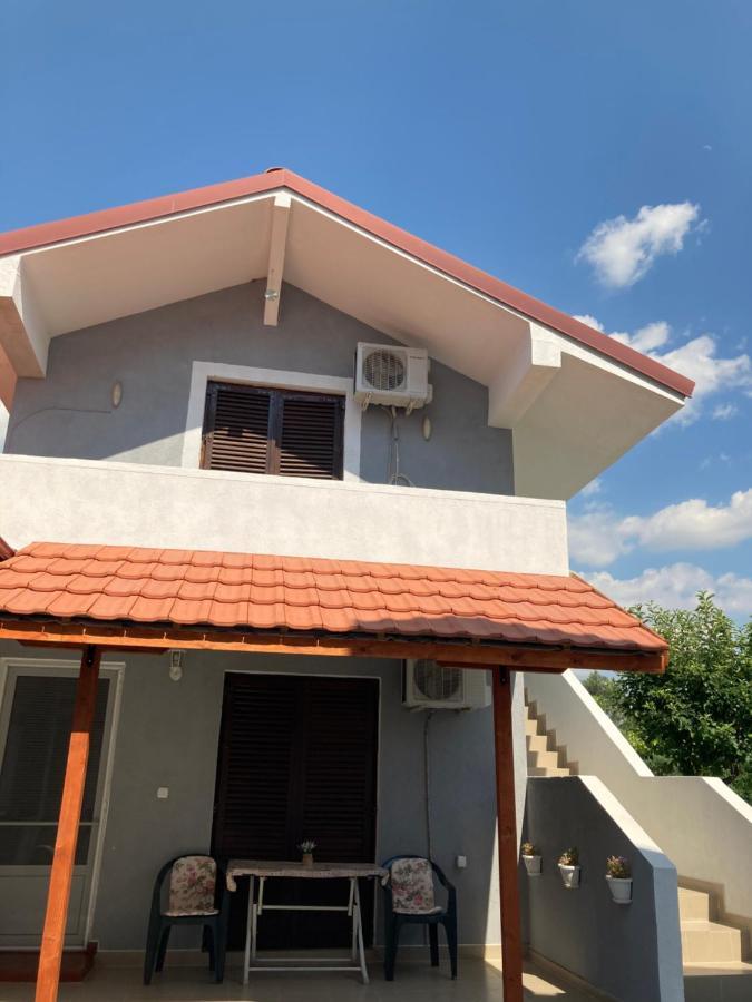 Tiki Apartments เกฟเกลียา ภายนอก รูปภาพ