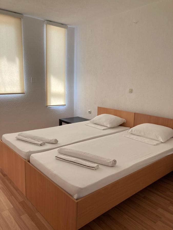 Tiki Apartments เกฟเกลียา ภายนอก รูปภาพ