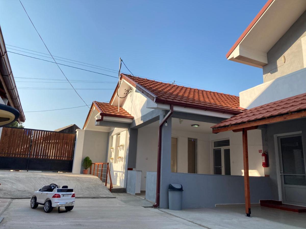 Tiki Apartments เกฟเกลียา ภายนอก รูปภาพ