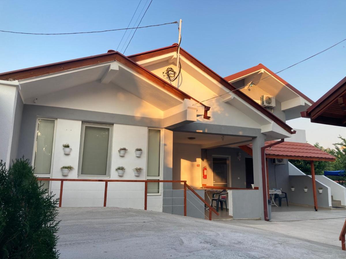 Tiki Apartments เกฟเกลียา ภายนอก รูปภาพ