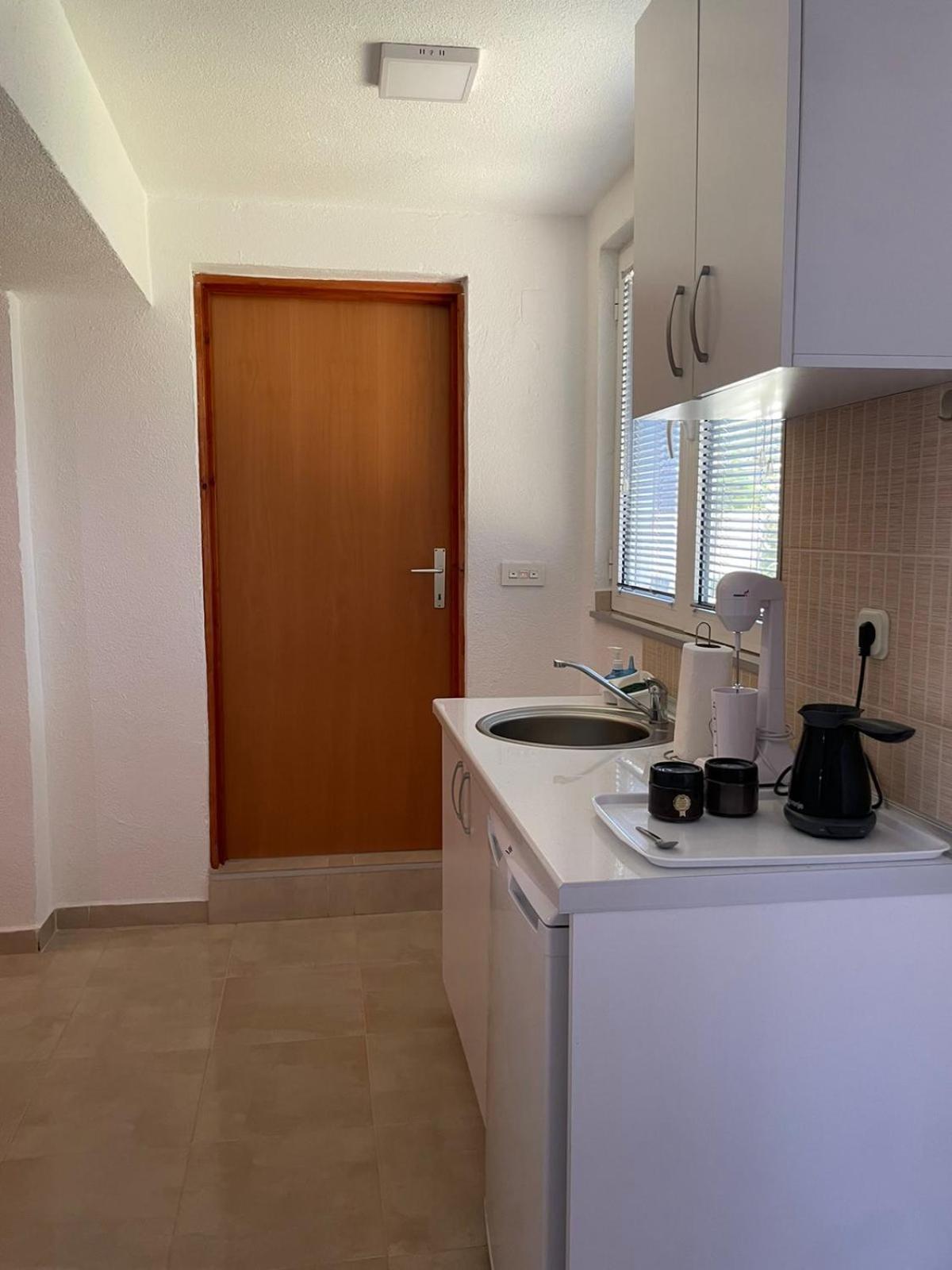 Tiki Apartments เกฟเกลียา ภายนอก รูปภาพ