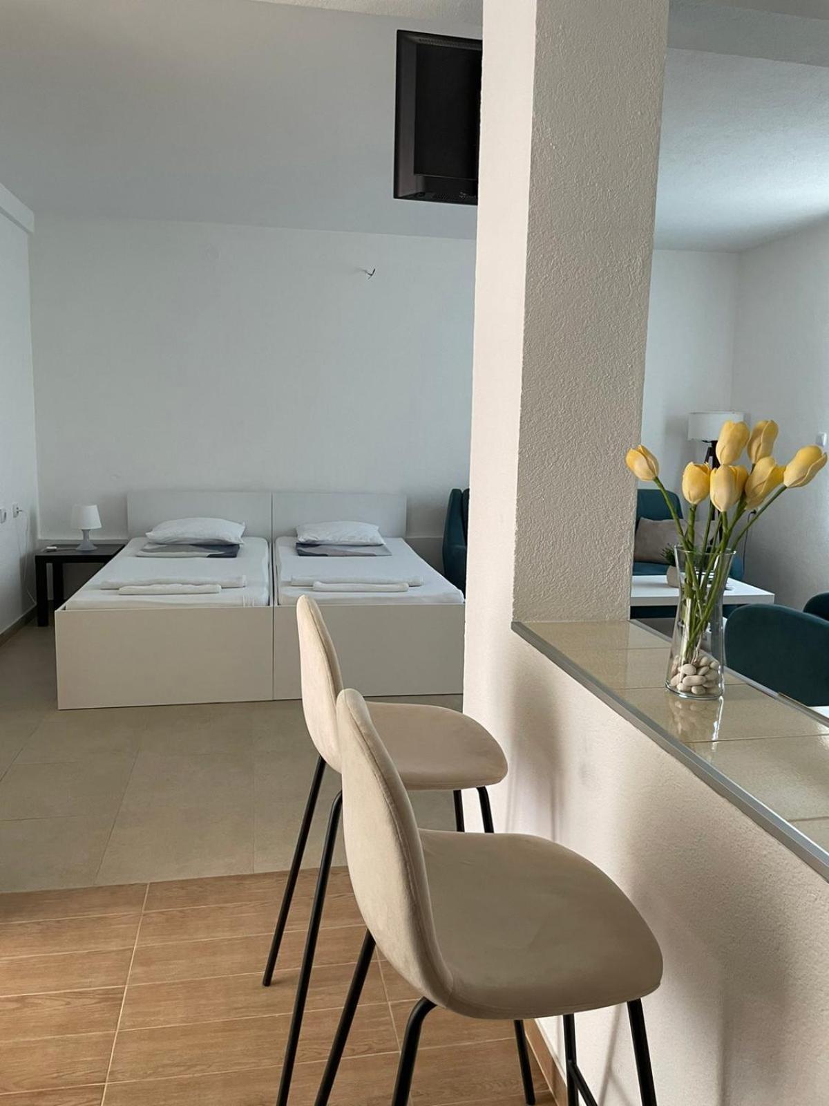 Tiki Apartments เกฟเกลียา ภายนอก รูปภาพ