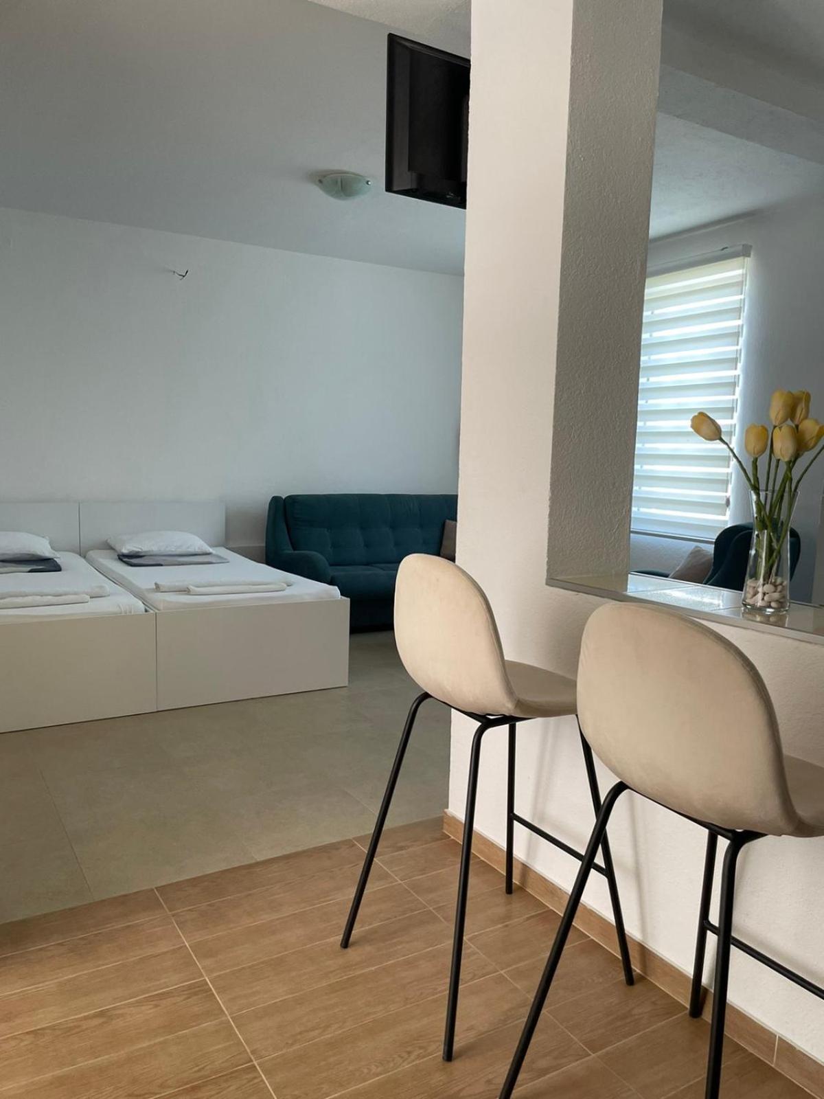 Tiki Apartments เกฟเกลียา ภายนอก รูปภาพ