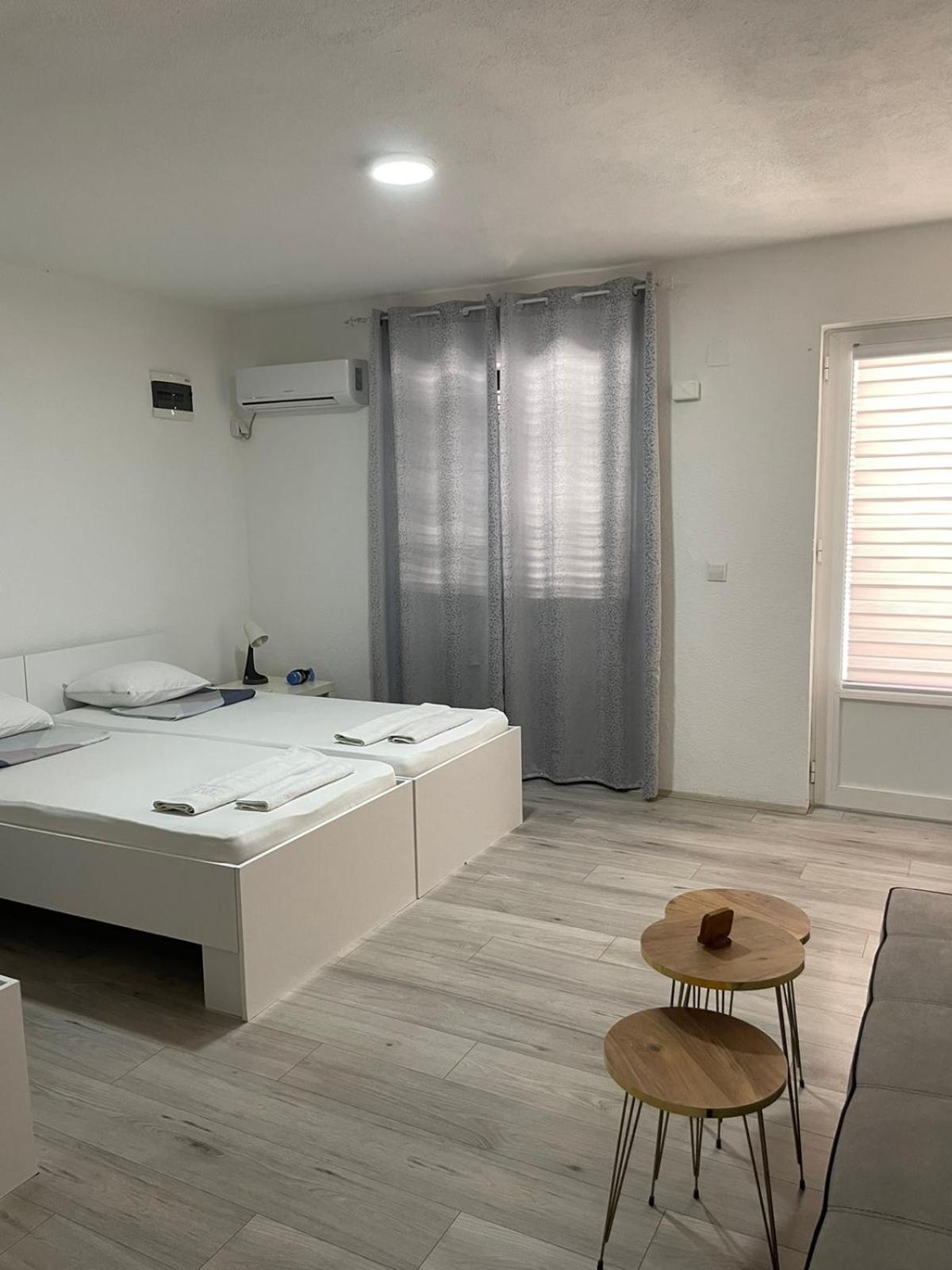 Tiki Apartments เกฟเกลียา ภายนอก รูปภาพ