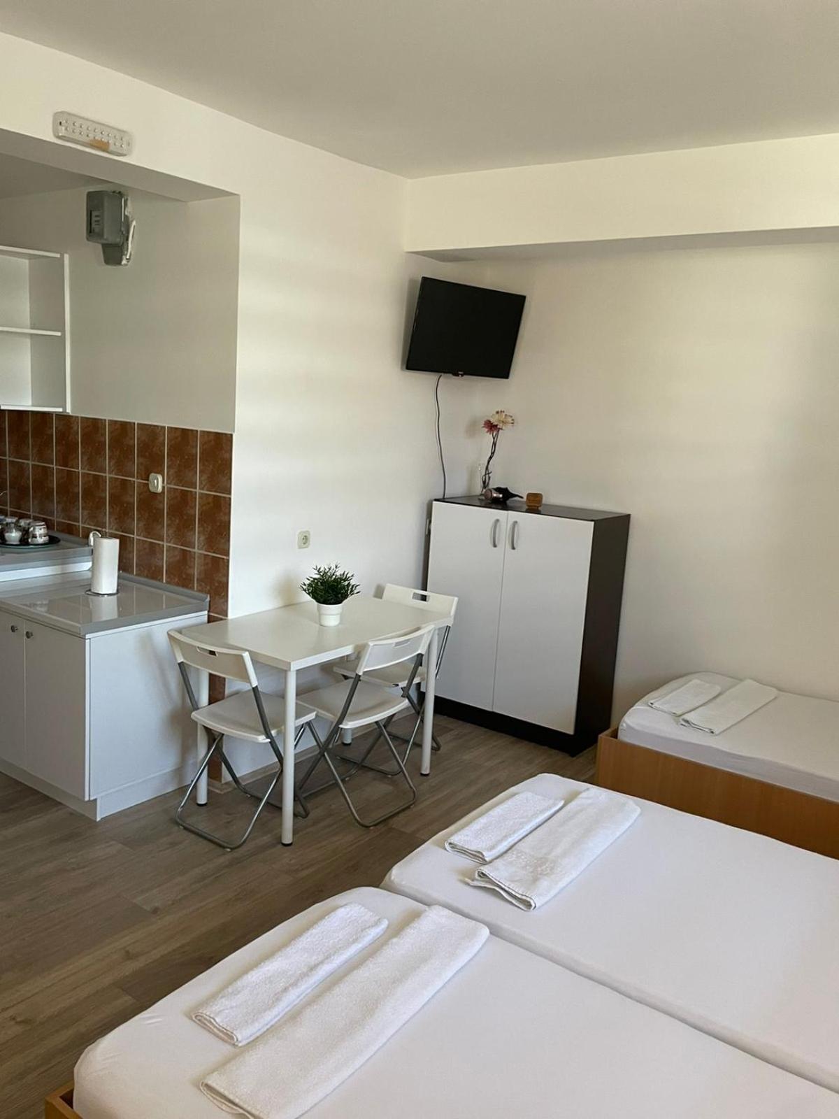 Tiki Apartments เกฟเกลียา ภายนอก รูปภาพ