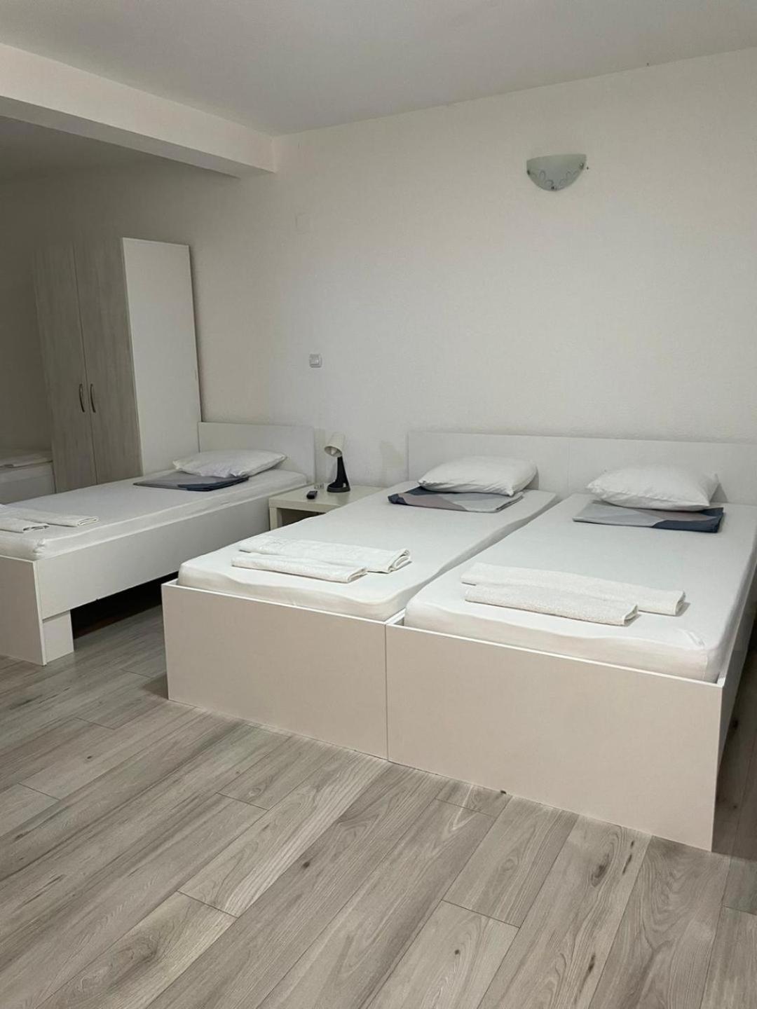 Tiki Apartments เกฟเกลียา ภายนอก รูปภาพ